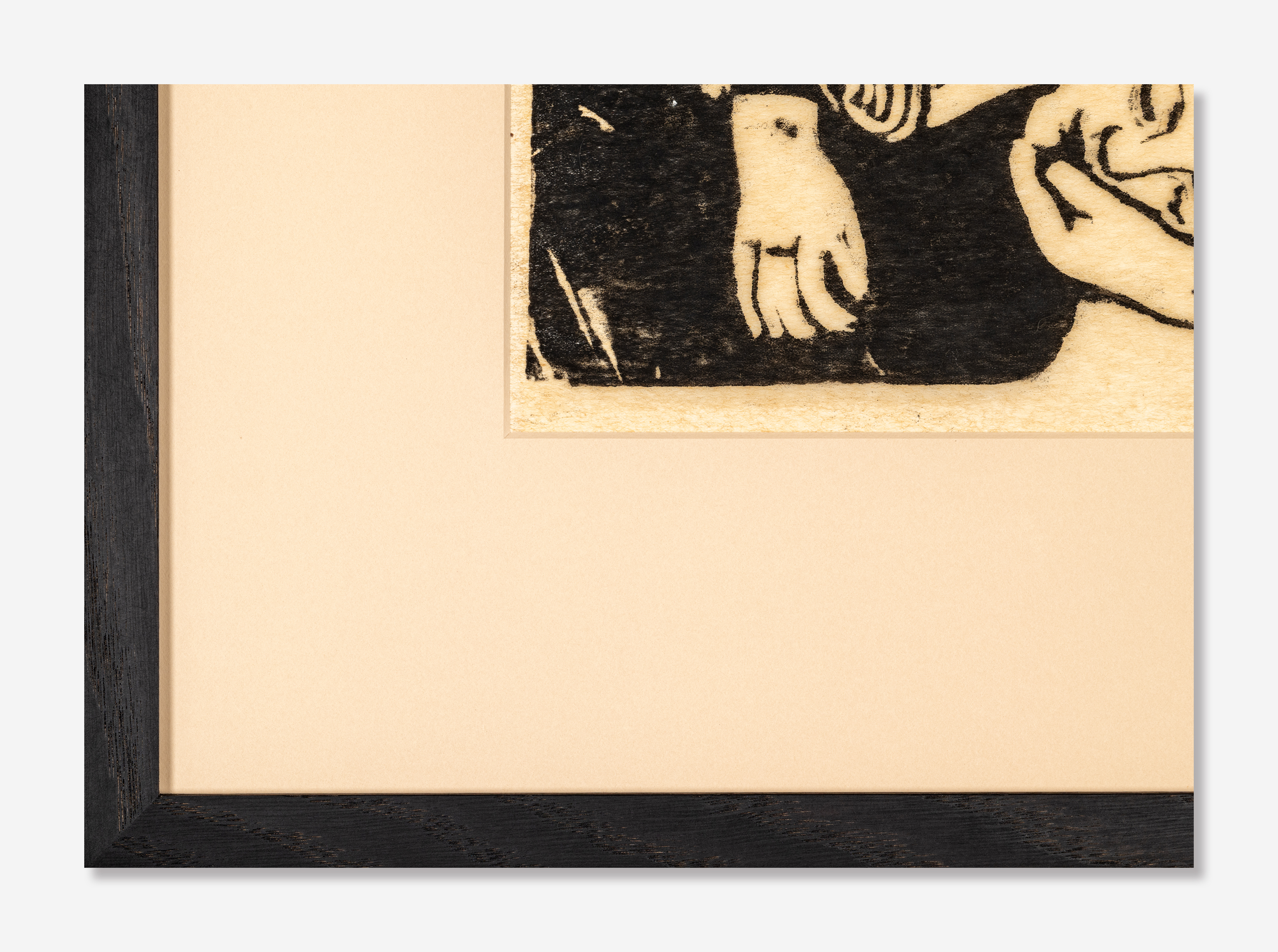 Svartfärgad ek med grafiskt blad